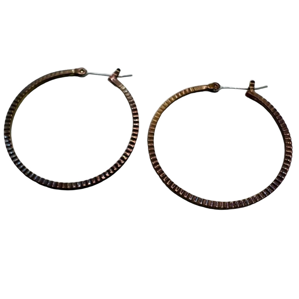 🍭6/$30 Bronze tone textured hoop earrings with saddle back closure